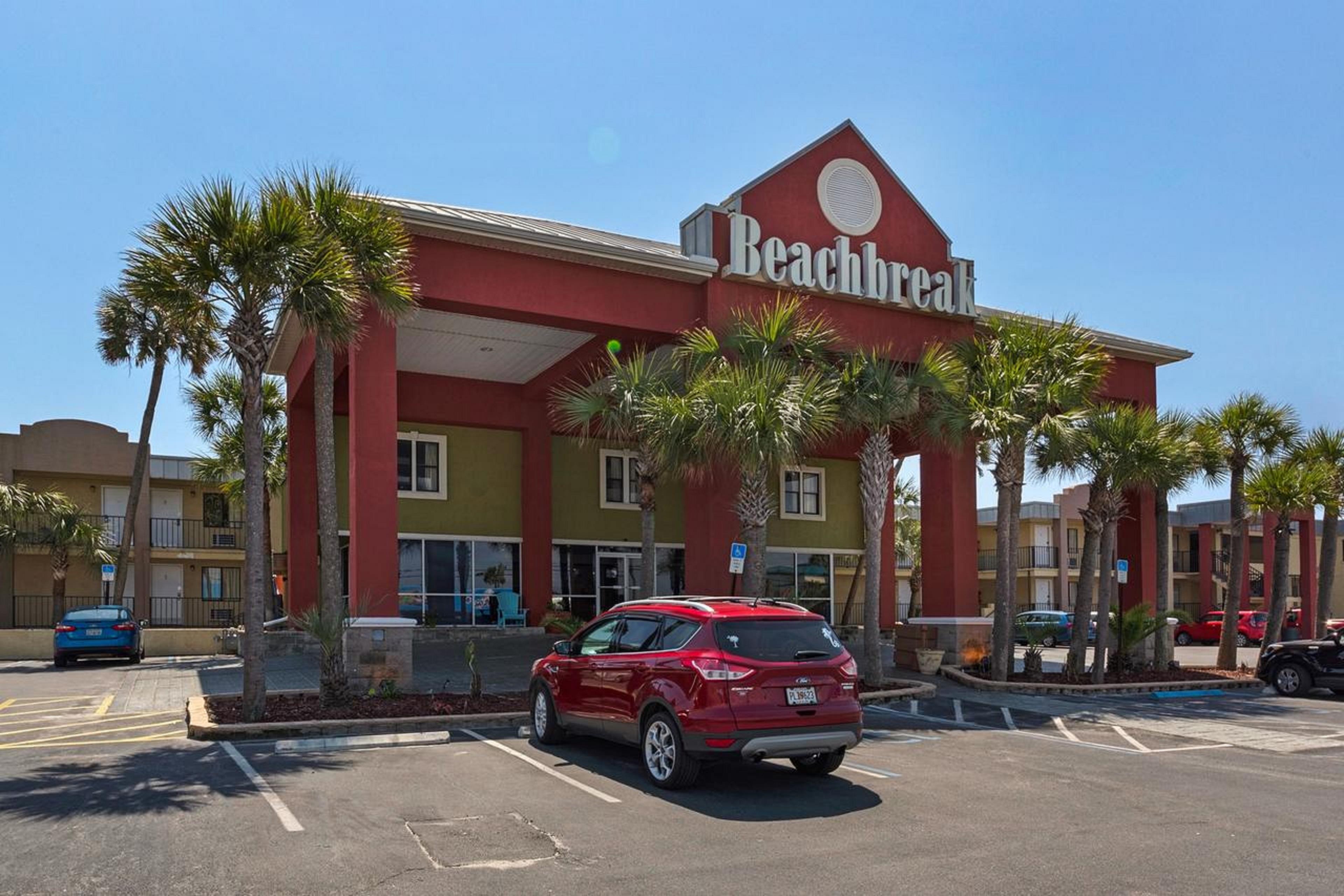 Ramada By Wyndham Panama City Beach / Beachfront Hotel Exterior photo