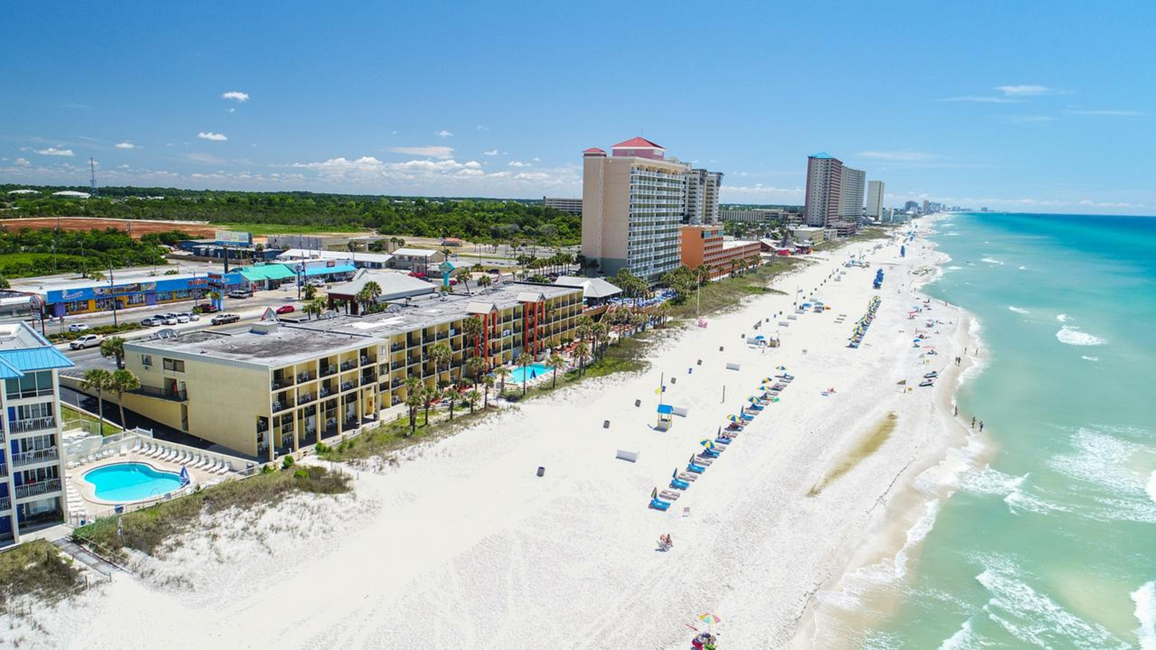 Ramada By Wyndham Panama City Beach / Beachfront Hotel Exterior photo